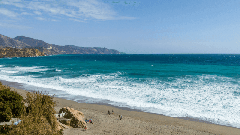 Nerja: Un Día de Kayak, SUP y Chiringuito en Nerja