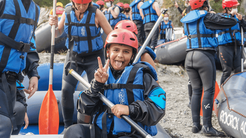 Kayak, rafting y paddle surf: las actividades de aventura con niños que más triunfan en el Pirineo y el Mediterráneo