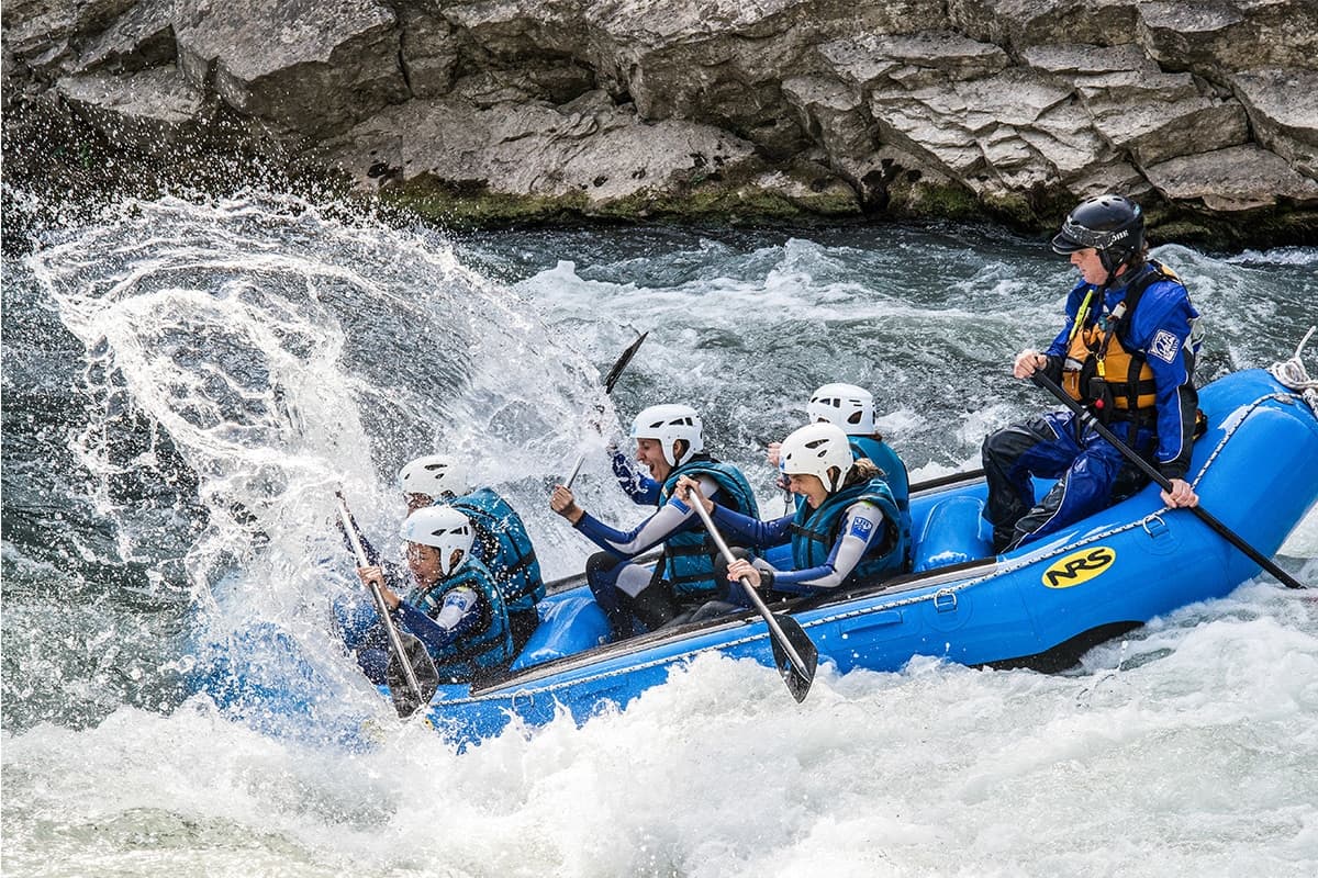 Las 5 mejores actividades de aventura para grupos de amigos en el Pirineo