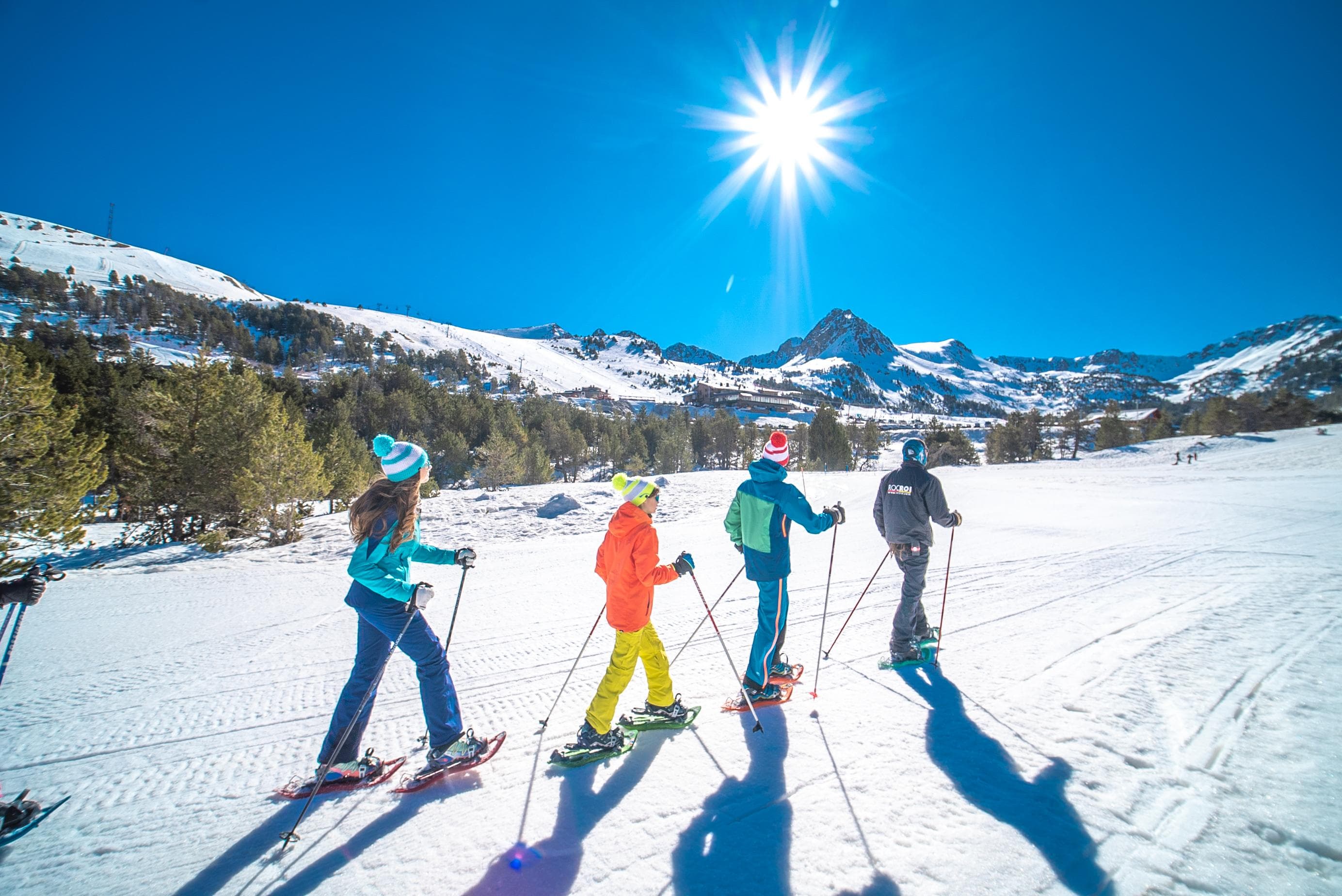 Andorra: Excursiones Familiares en la Nieve, Aventuras con Raquetas para Todos