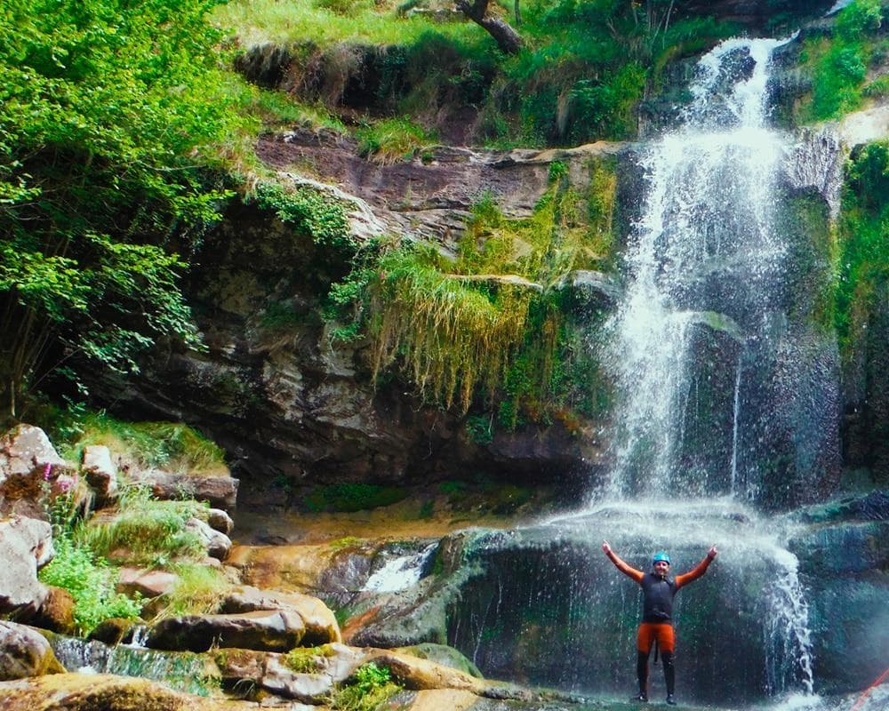 Aventures en famille : Découvrez le canyoning et la spéléologie dans les Picos de Europa