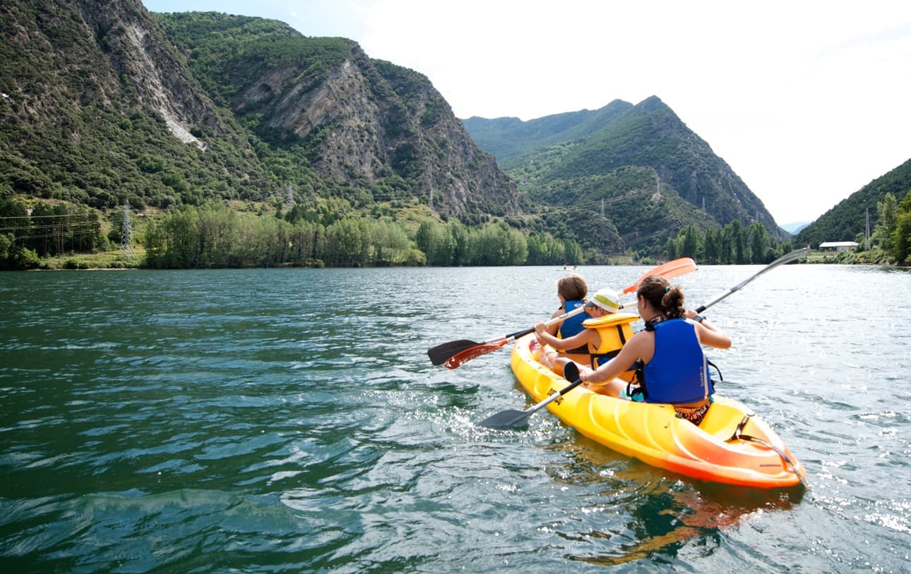 Kayak con niños en el Lago de la Torrassa