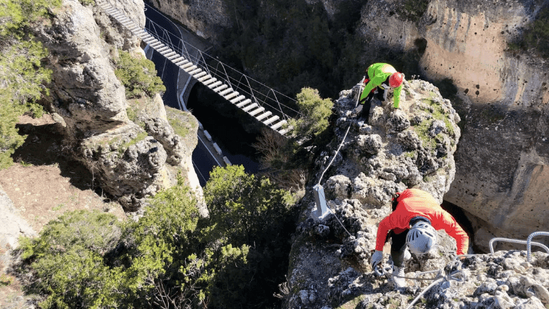 Explora las Mejores Actividades de Escalada cerca de Barcelona: Vías ferratas y cursos de escalada