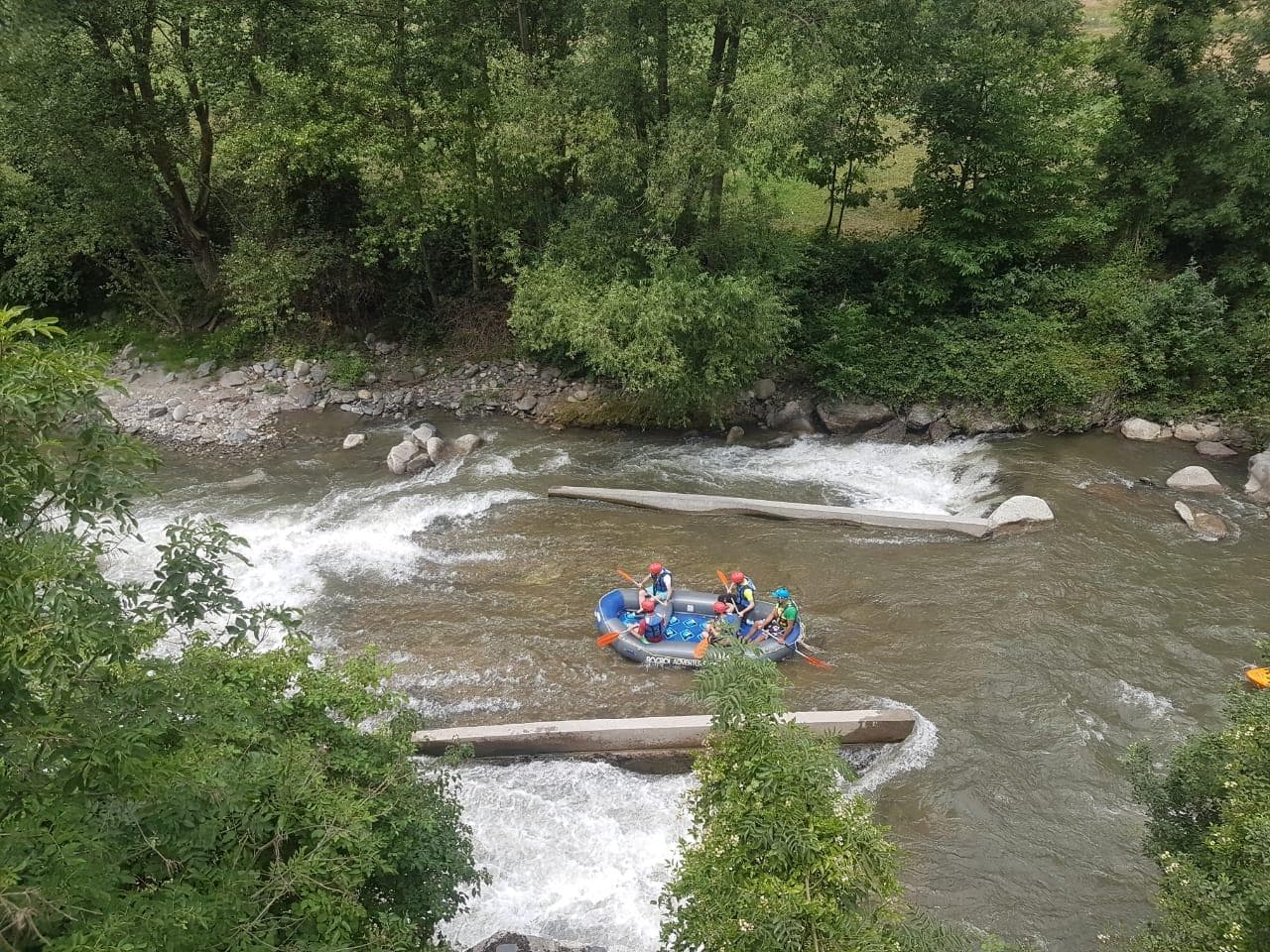 ÉXITO DE LA ACTIVIDAD DE RAFTING CON ROCROI EN ANDORRA
