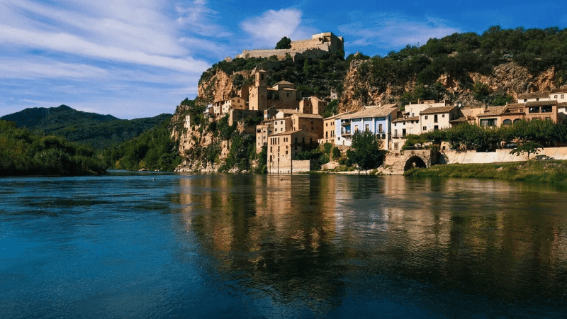 Descubre Miravet con pura experiencia: Turismo activo