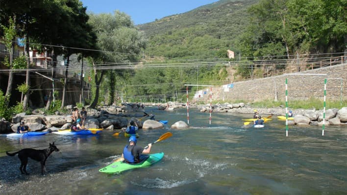 Ejercicios de iniciación en la navegación de aguas bravas