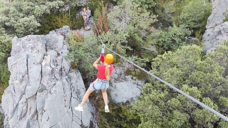 Paisaje de aventura en el Pirineo de Pont de Suert con RocRoi