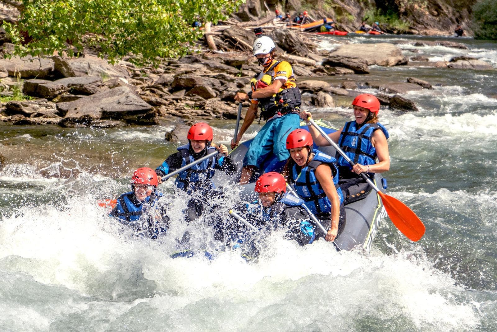 Roc Roi Llav Rafting Family 3.jpg