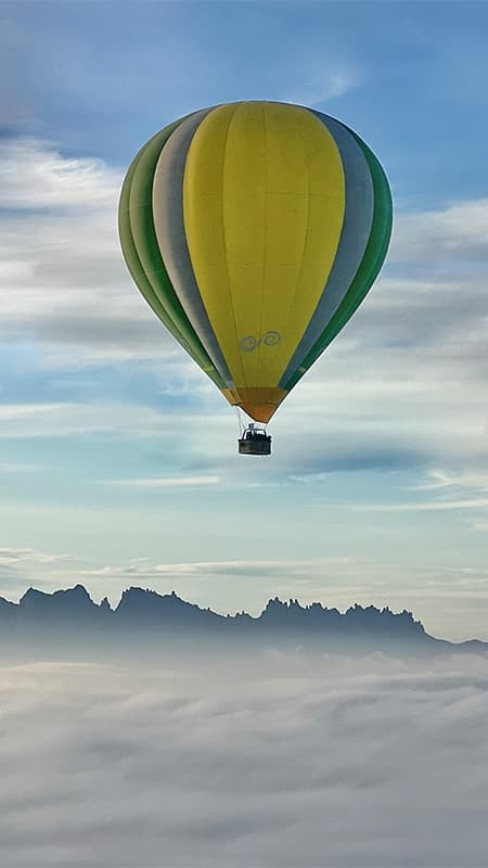 Vuelo en Globo Barcelona: sobrevuela Montserrat al amanecer