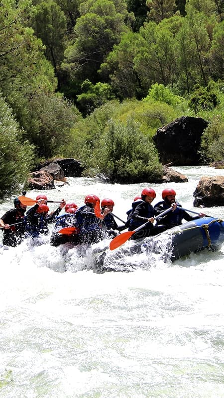 Rafting en el nacimiento del Guadalquivir: aventura familiar en la Sierra de Cazorla, Jaén