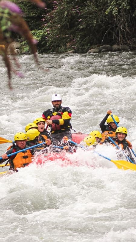 Multiactivité: Rafting de Les à Pont de Rei, circuit multi-aventure avec tyrolienne géante et canyoning à Bausen - Val d’Aran