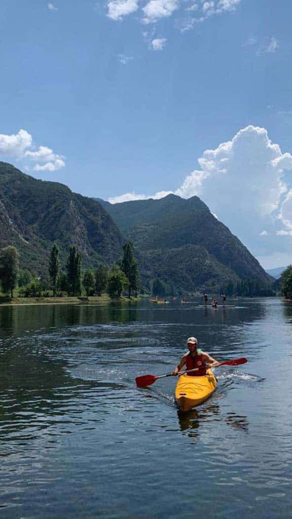 1h Single Kayaking Experience in La Torrassa Lake, La Guingueta d’Àneu