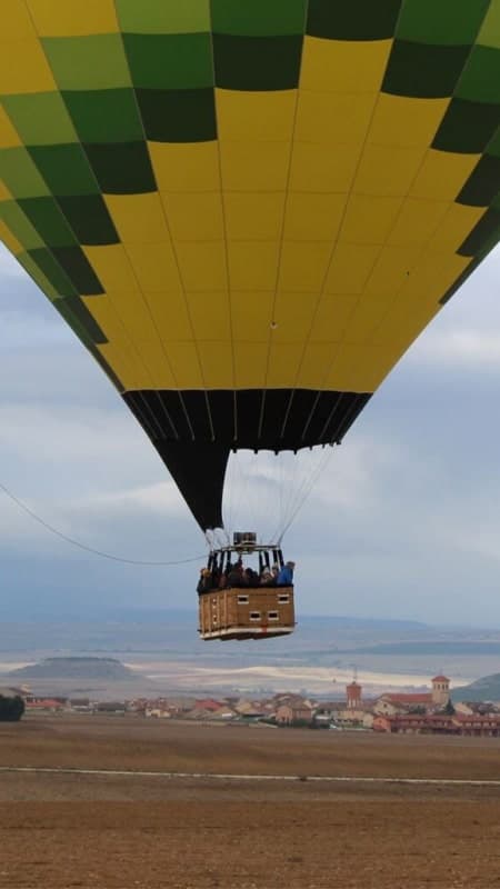 Vuelo en globo sobrevolando Toledo de 3h con tranfer desde Madrid