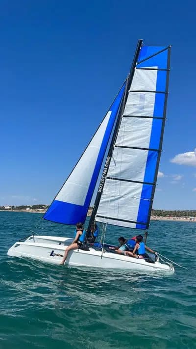 Excursión en Catamarán Adrenalina en Vilanova i la Geltrú