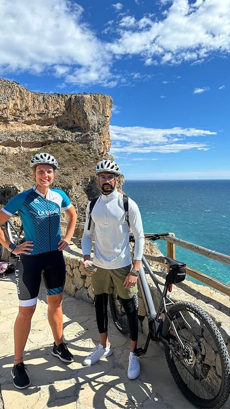 Alicante: Excursión guiada con e-bike y kayak en Cala Granadella y Cala Moraig de 3h30
