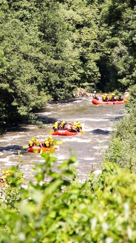 Rafting from Las Bordas to Bòssost, multi-adventure circuits and giant zip-line in Vall d Arán