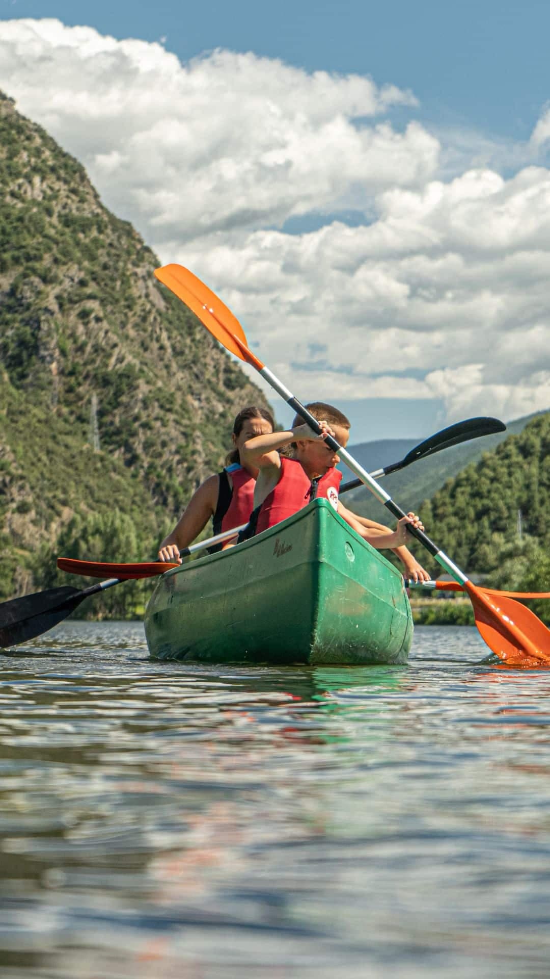 4-Adventure Family Pack in Llavorsí: Rafting, Lake Kayak, River Kayak and Canyoning in the Pyrenees