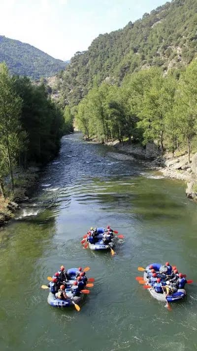 Pack de día en Llavorsí: Rafting Llavorsí – Rialp con comida y Paddle Surf en la Torrassa