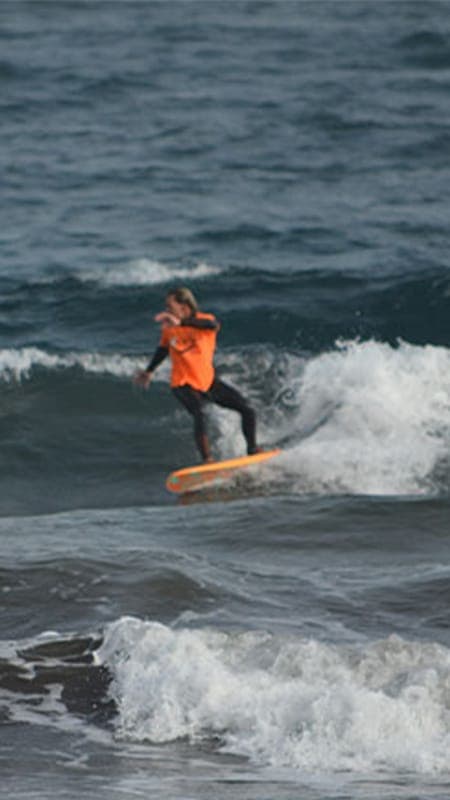 Alquiler de Tabla de Surf y Neopreno en Playa del Médano, Tenerife