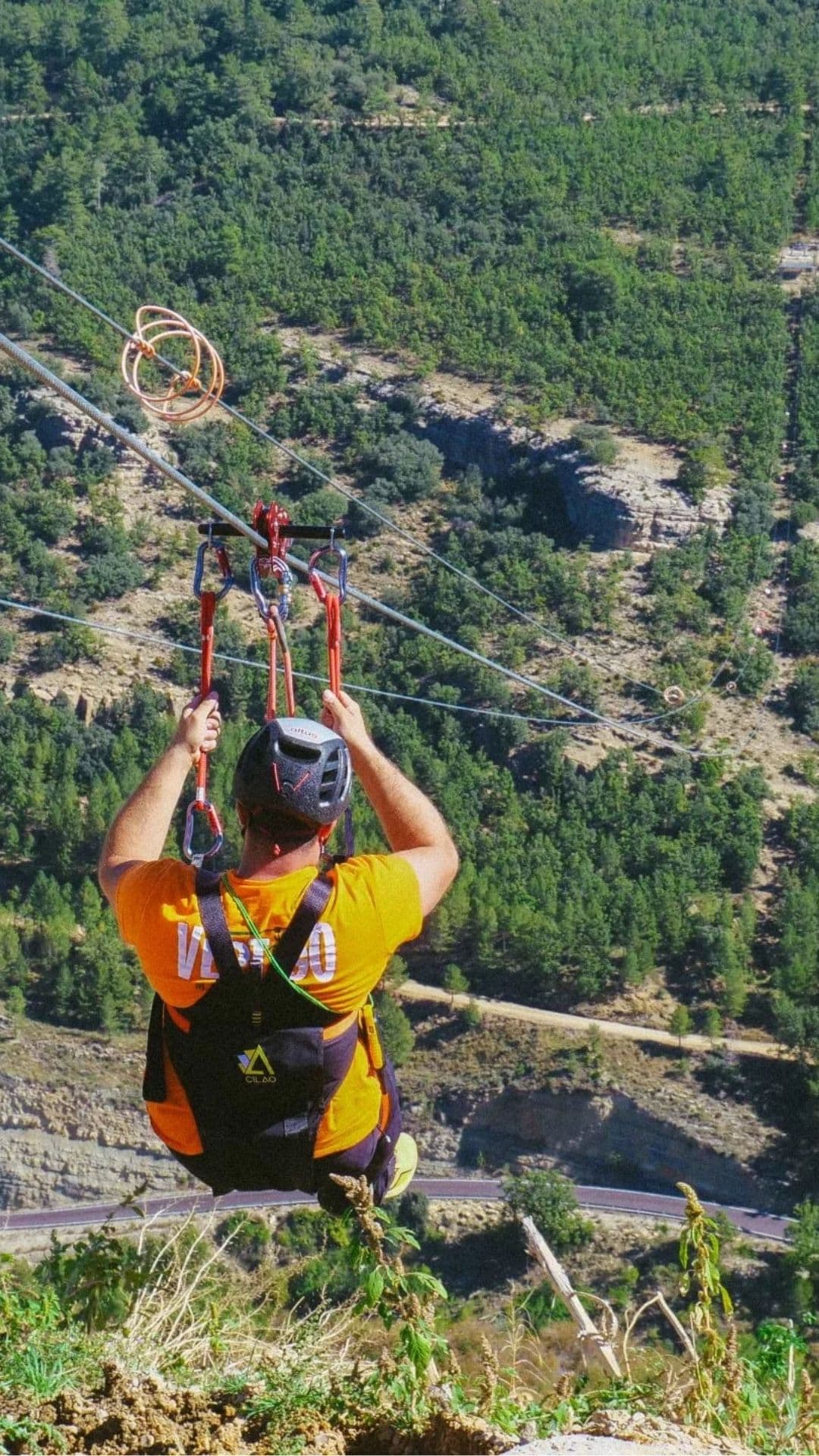 Tirolina Cantavieja: vol doble d'1 km a 90 km/h sobre el canyó del Maestrat