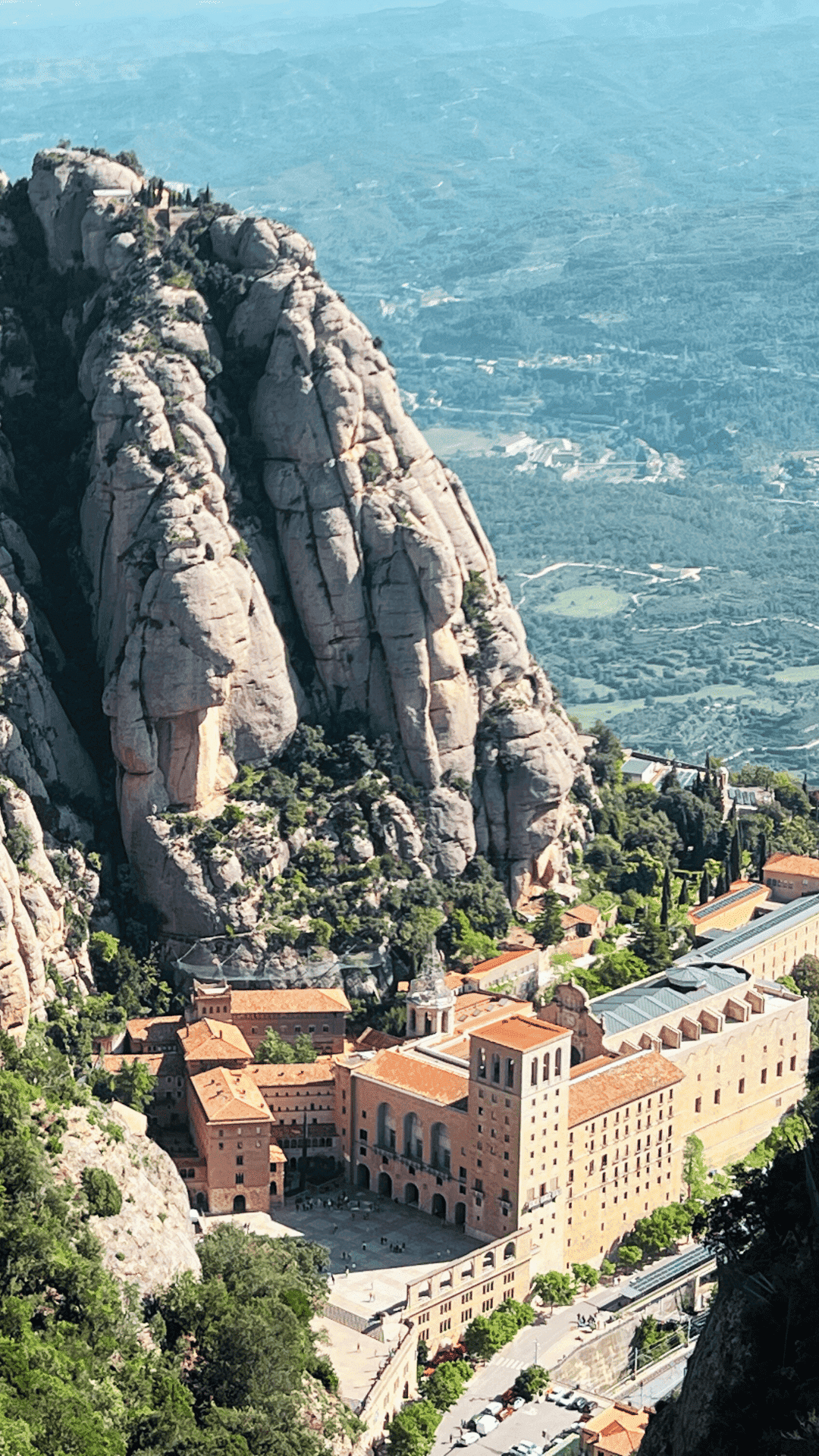 Excursión cultural a Montserrat: cremallera, Basílica y la Moreneta