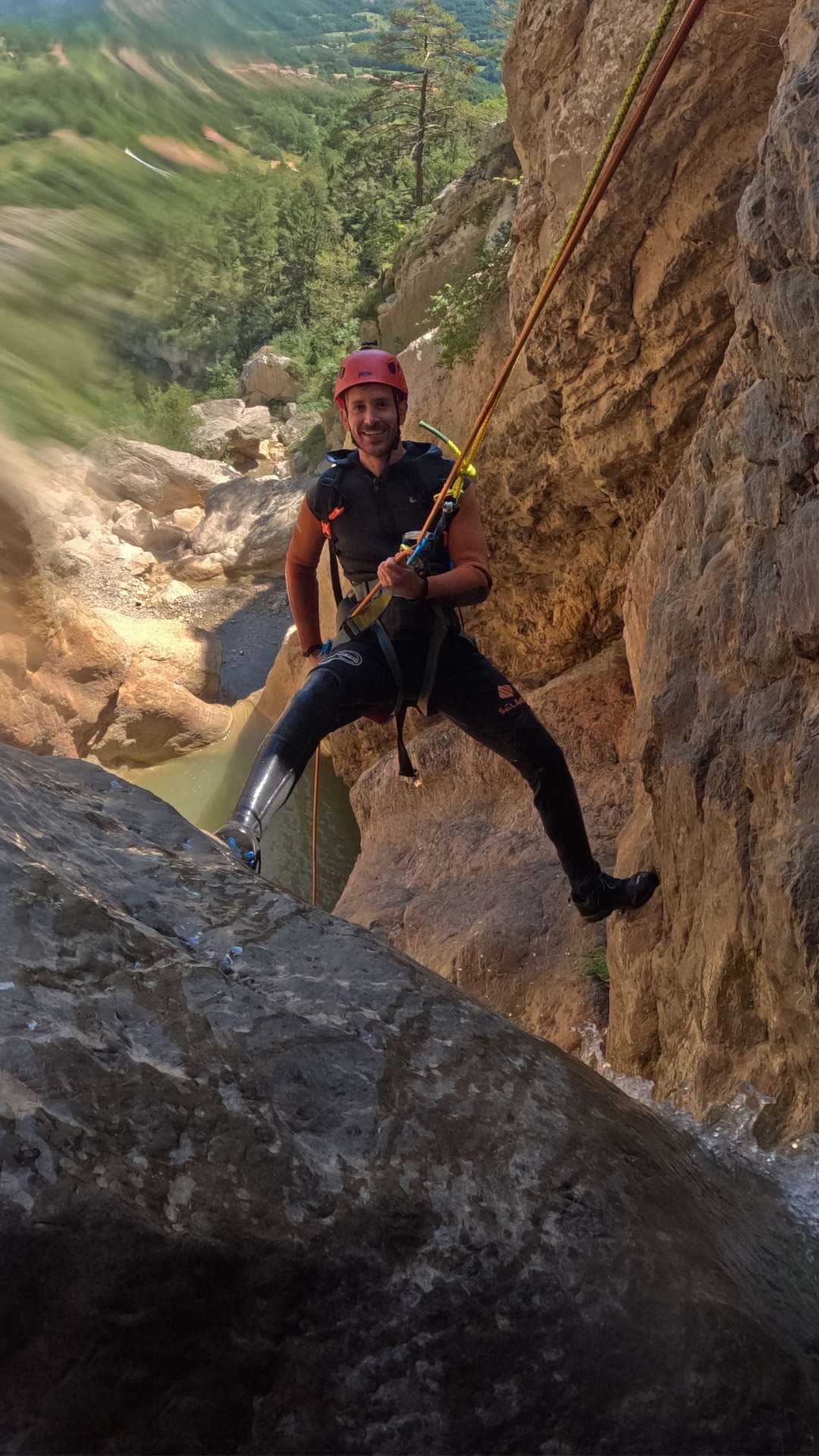 Forat Negre: barranquismo con cueva en el corazón del Berguedà