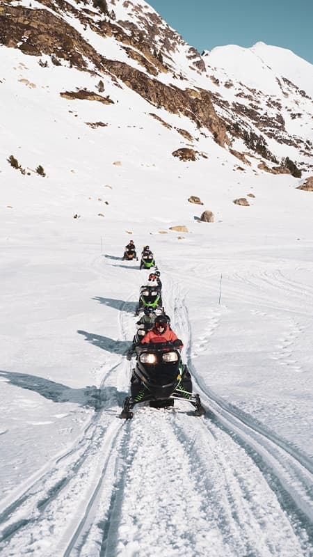 Andorre: Itinéraire guidé en motoneige dans la station d'Ordino pendant 30min (télécabine Tristaina inclus)
