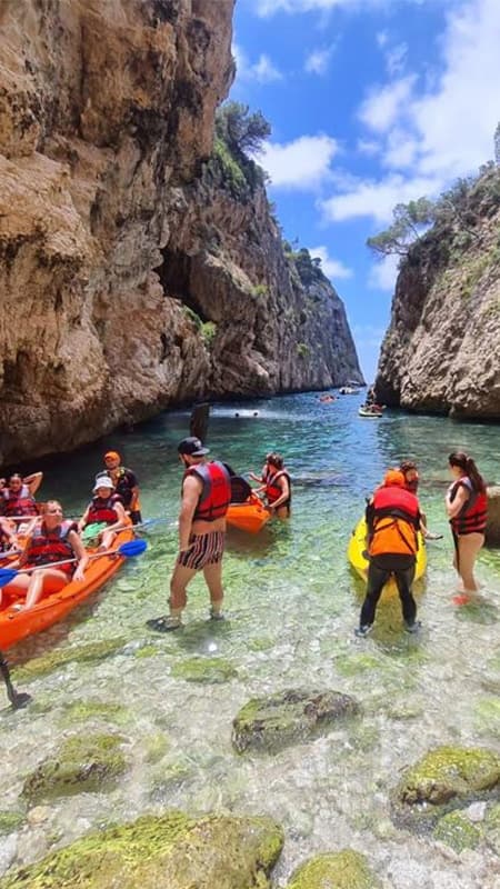 Jávea: 3h guided kayak route in the Granadella Cove in Valencia