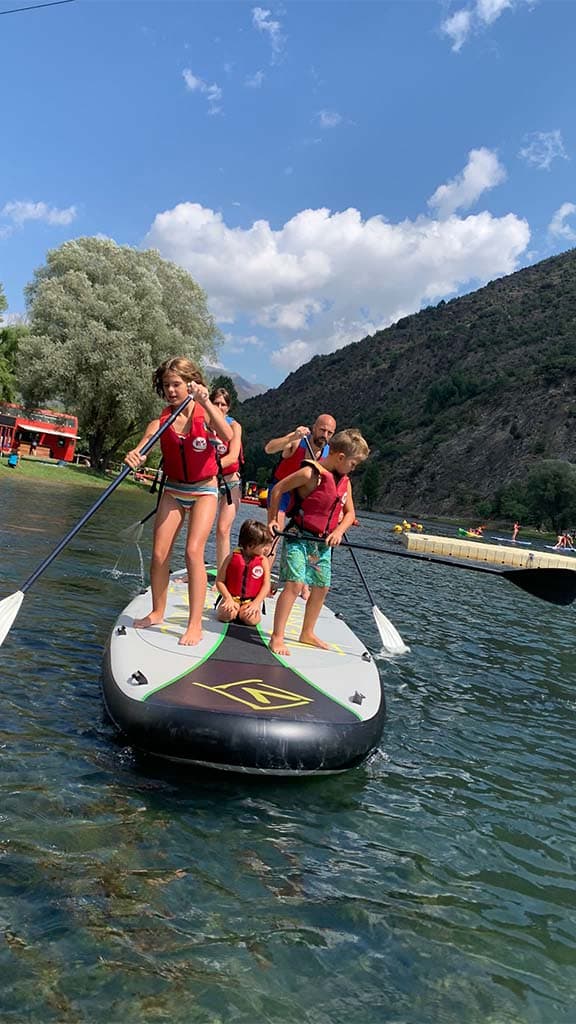 1h Paddle SUP rental in La Torrassa Lake, La Guingueta d’Àneu