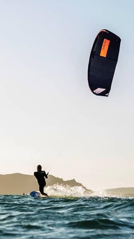Tenerife: Curs privat de kitesurf per a 2 persones - Nivell iniciació