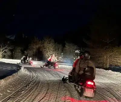 Andorre: Itinéraire guidé en motoneige de nuit 30min dans la station d'Ordino