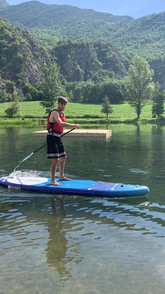 30 min Stand Up Paddle Rental in Torrassa Lake, La Guingueta d’Àneu