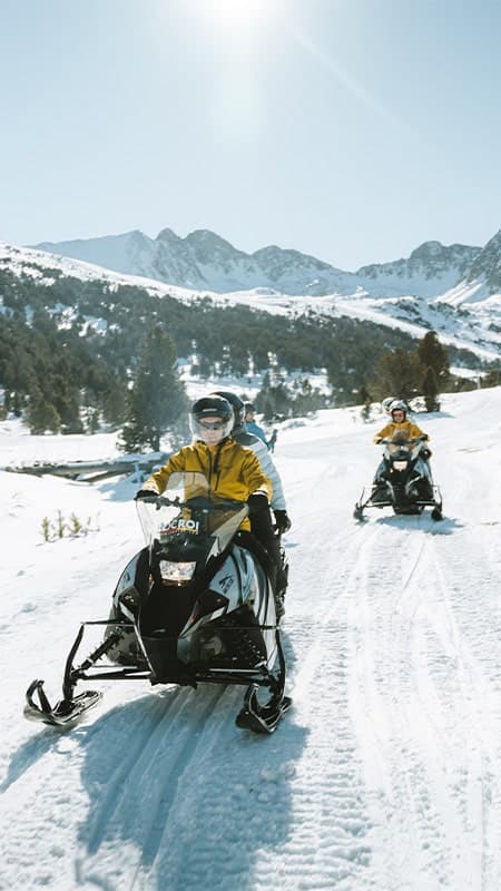 Andorra: DÍA MULTIAVENTURA – 5 actividades de nieve con motos de nieve