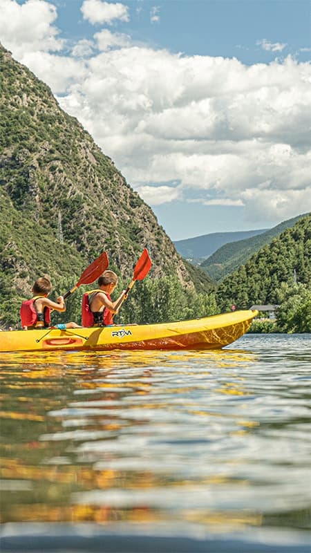 Location de kayak double/triple 1h au lac de la Torrassa, à la Guingueta d'Àneu- CS3