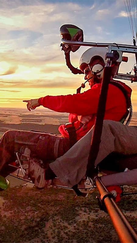 Madrid: 40 min paramotor or paratrike flight with video over the Henares river