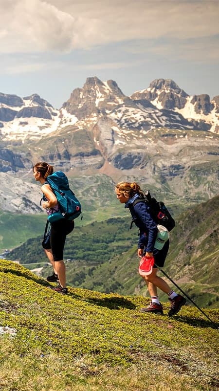 4h trekking in the Pyrenees in Jaca, Aragonese Pyrenees