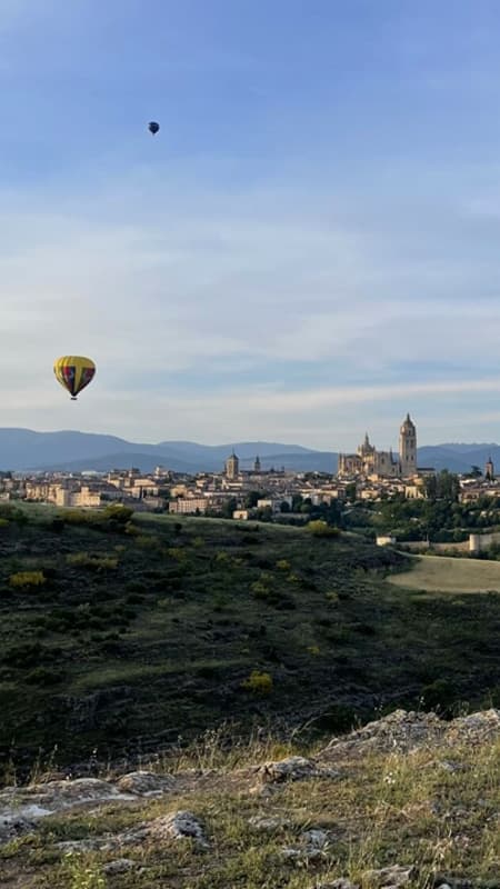 Segovia: Vuelo en globo aerostático de 2h cerca de Madrid