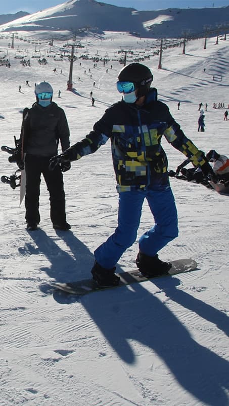 Sierra Nevada: Classes particulars d'snowboard de 2h a Granada