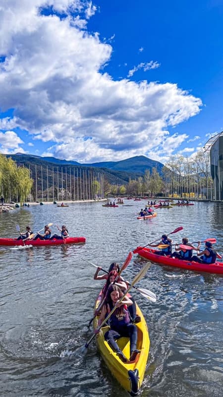 Lloguer de caiac a La Seu d'Urgell: explora el canal olímpic al teu ritme