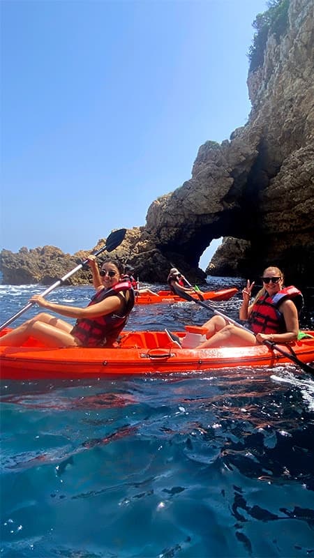 Jávea: 3h guided kayak route in the Granadella Cove in Valencia