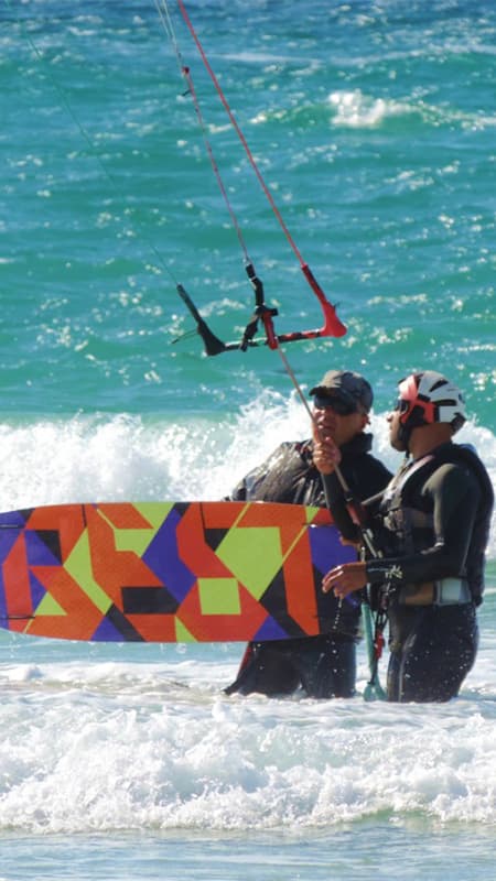 Tarifa: Kitesurfing course for 2 people for 3, 4 or 5 days - Beginners level
