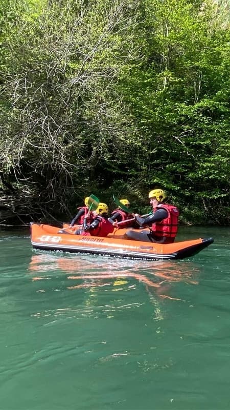 Ruta guiada de kayak para niños en el río Ega en aguas tranquilas de 1h en Navarra
