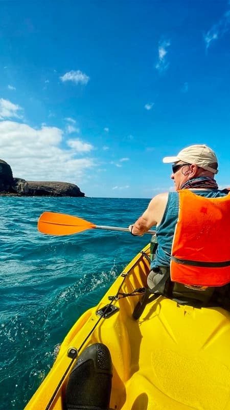Lanzarote: Guided kayak and snorkelling tour of 4h at Papagayo Beach