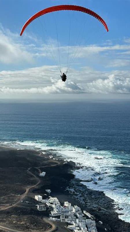 Lanzarote: Unguided paragliding flight 'Fly Guide' of 4h