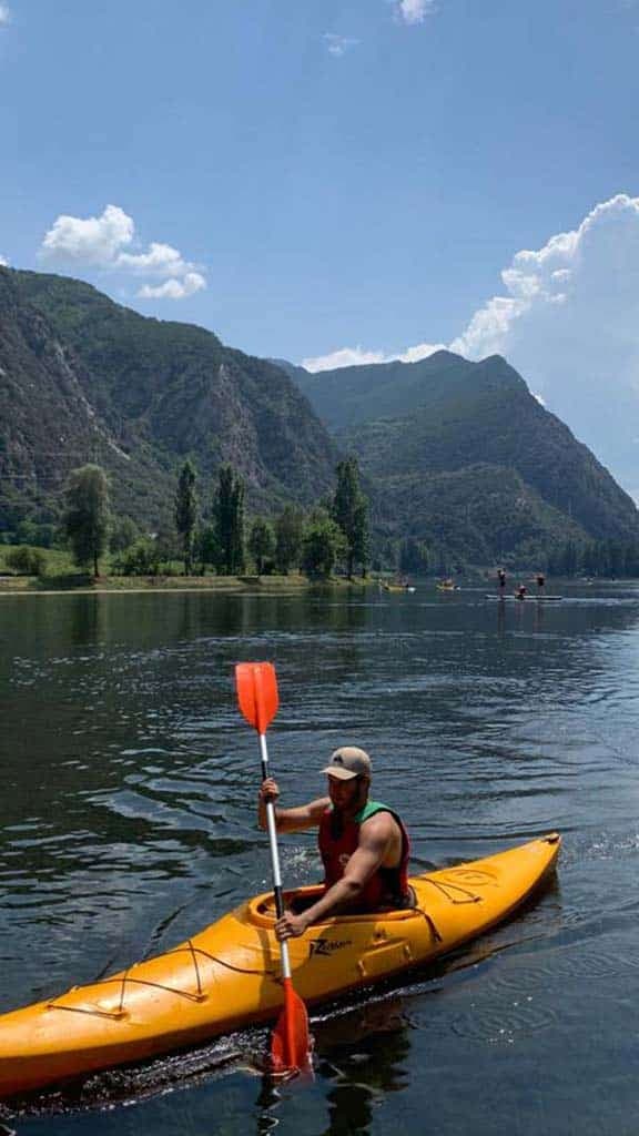 1h Single Kayaking Experience in La Torrassa Lake, La Guingueta d’Àneu