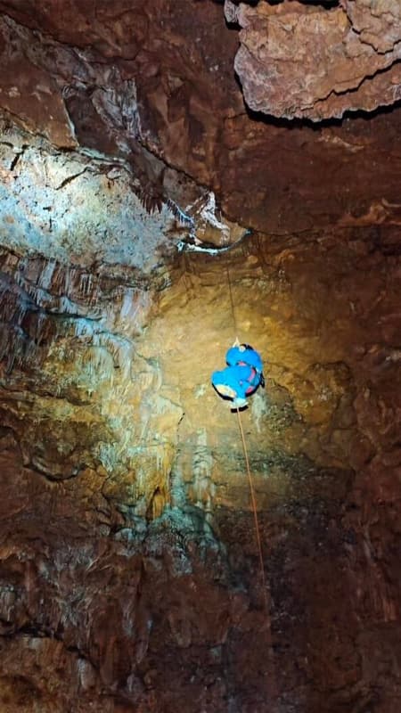 Serra d'Ordal: Espeleologia a Sima dels Geòlegs a Barcelona