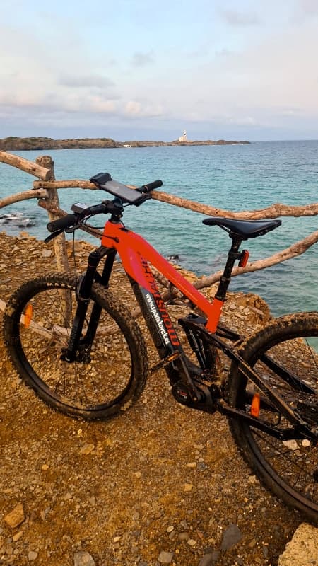 Menorca: Lloguer d'e-bikes de 8h a Cala Torret per descobrir l'illa de Menorca