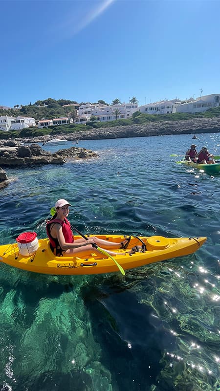 Excursion guidée en kayak et snorkeling à la Cova des Pont à Minorque