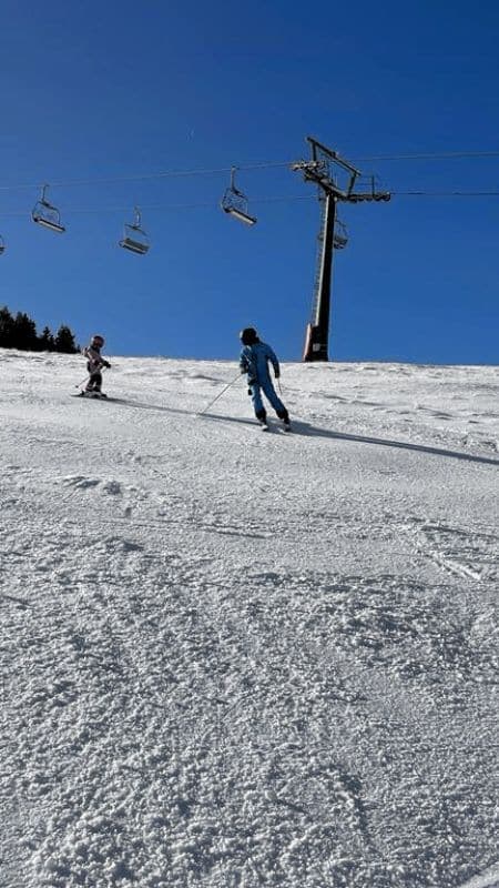 Clase de esquí de 15h para niños en La Molina, La Cerdaña