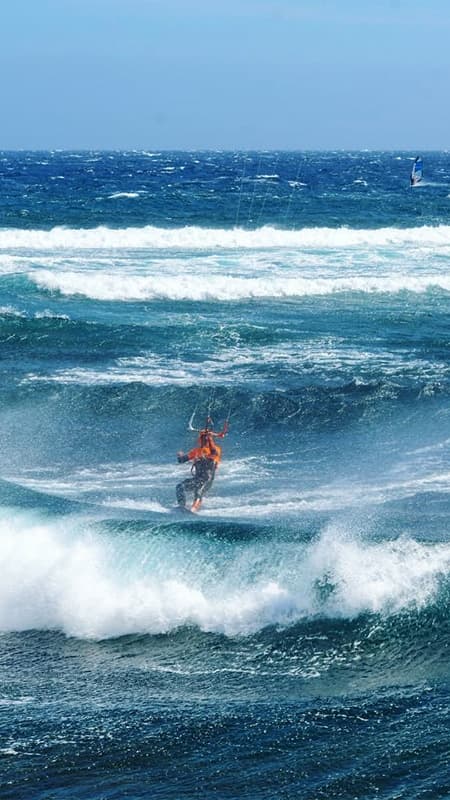 Tenerife: Private Kitesurfing Course for 1 person - Intermediate level